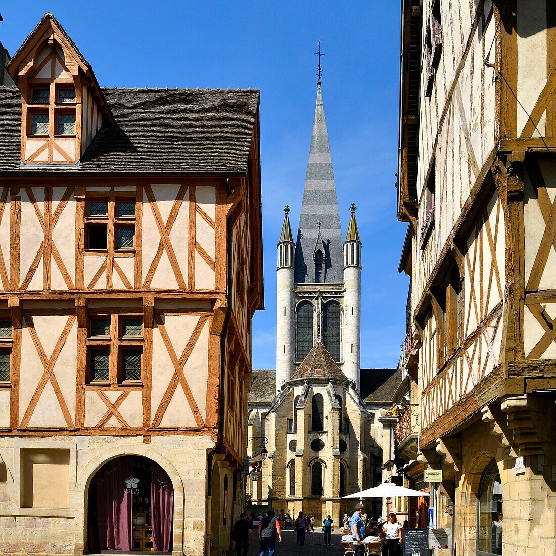 France, Cote d'Or, Dijon, area listed as World Heritage by UNESCO, rue de la chouette with a view of Notre Dame church