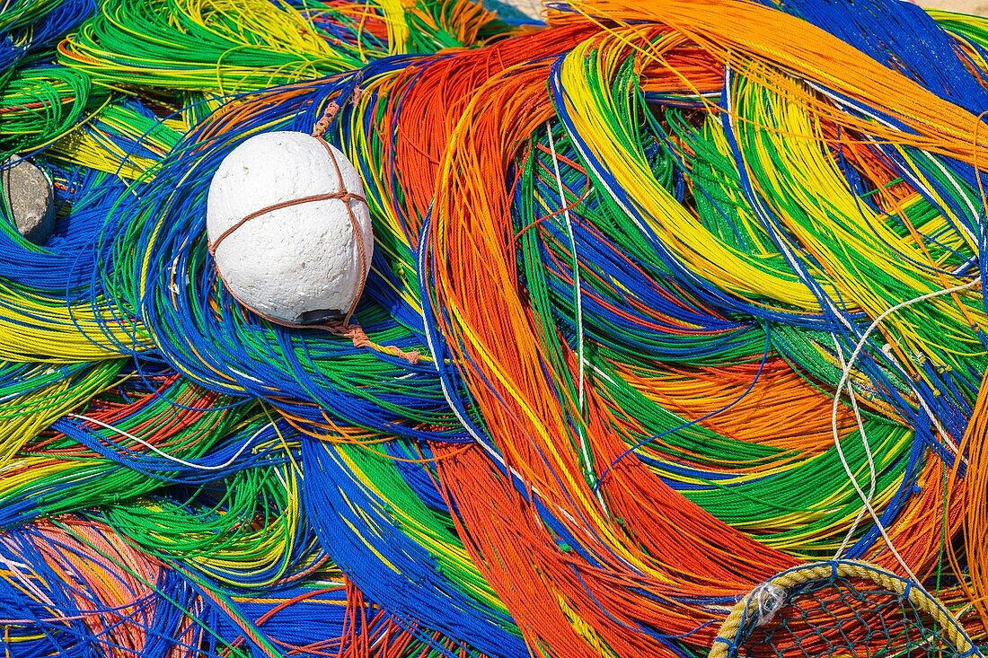 Sri Lanka, Eastern province, Pottuvil, Arugam bay, fishing nets on Pottuvil beach