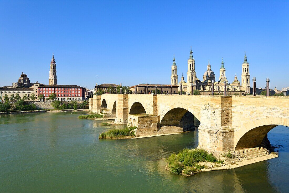 Spain, Aragon Region, Zaragoza Province, Zaragoza, La Seo (San Salvador Cathedral), Basilica de Nuestra Senora de Pilar and the Puente de Piedra on the Ebro River