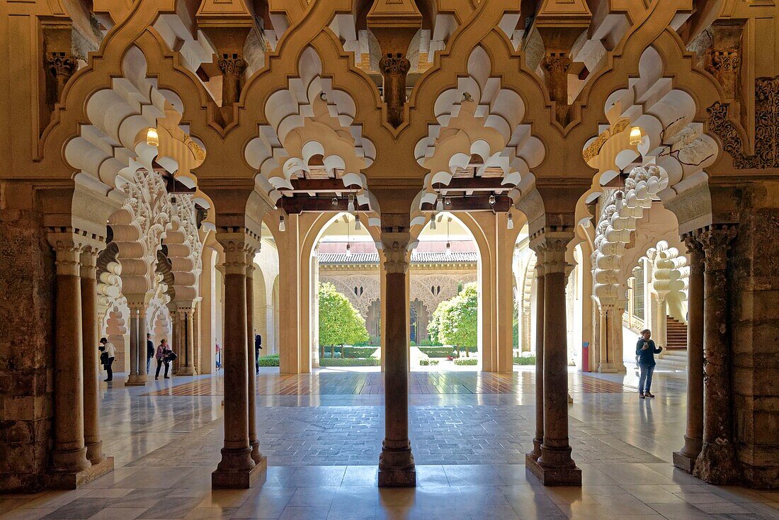 Spanien, Region Aragonien, Provinz Zaragoza, Zaragoza, der Palacio de la Aljaferia, das Parlament von Aragonien, von der UNESCO zum Weltkulturerbe erklärt