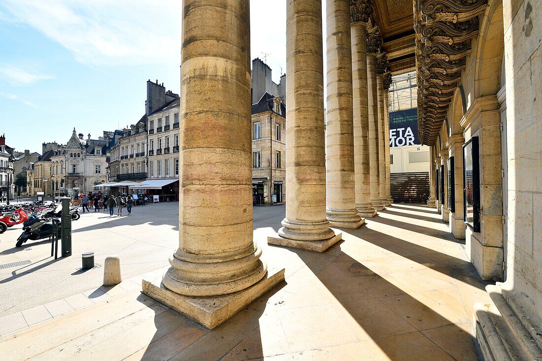 Frankreich, Cote d'Or, Dijon, von der UNESCO zum Weltkulturerbe erklärtes Gebiet, Rue Musette mit Blick auf die Kirche Notre Dame