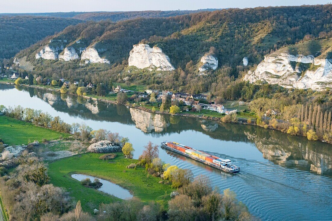 France, Eure, Les Andelys, convoy pushed on the Seine, container transport (aerial view)