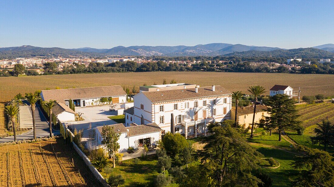 Frankreich, Var, La Londe Les Maures, Schloss Le Bastidon, AOP Cotes de Provence (Luftaufnahme)