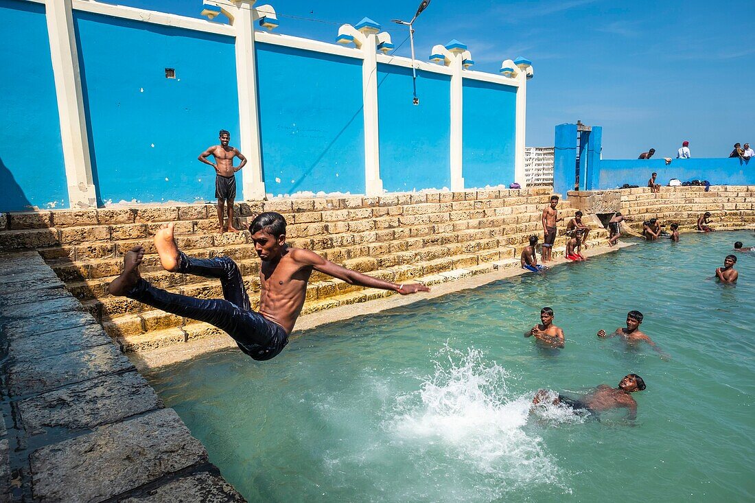 Sri Lanka, Northern province, Jaffna, Keerimalai, the sacred baths of fresh water bordering the Indian Ocean