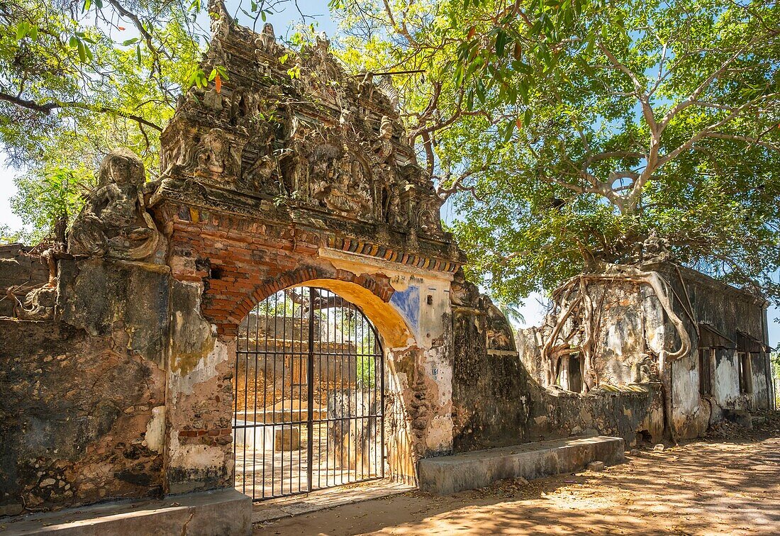 Sri Lanka, Northern province, Jaffna, Keerimalai, Sirappar Madam ruins, former rest house for pilgrims