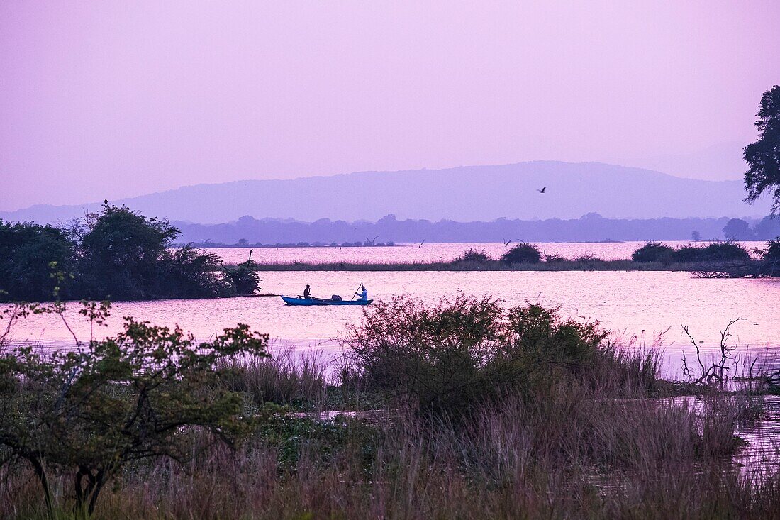 Sri Lanka, Nördliche Zentralprovinz, Polonnaruwa, Sonnenuntergang über dem Parakrama Samudra See