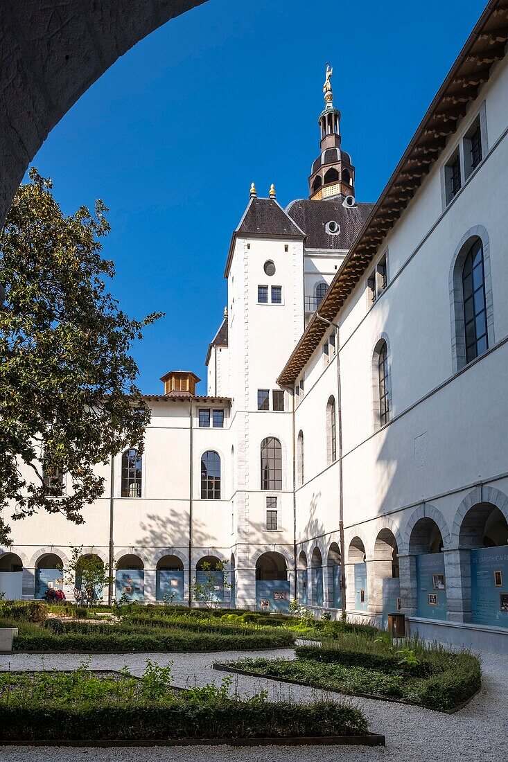 France, Rhone, Lyon, la Presqu'île, historic centre classified as a UNESCO World Heritage site, Grand Hotel-Dieu, the cloister