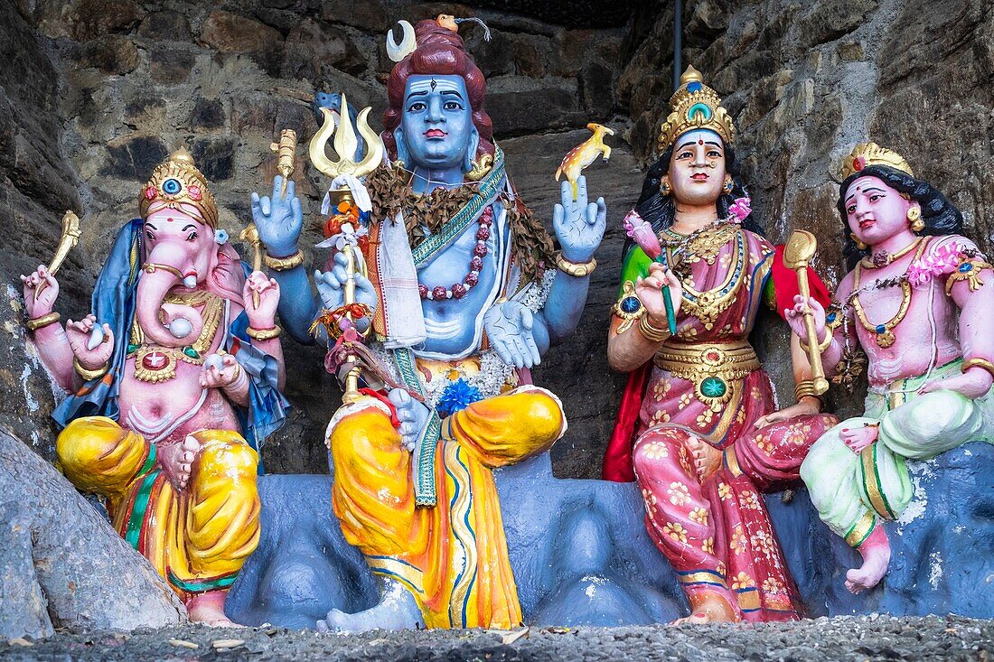 Sri Lanka, Eastern province, Trincomalee (or Trinquemalay), Koneswaram Hindu temple constructed atop Swami Rock promontory