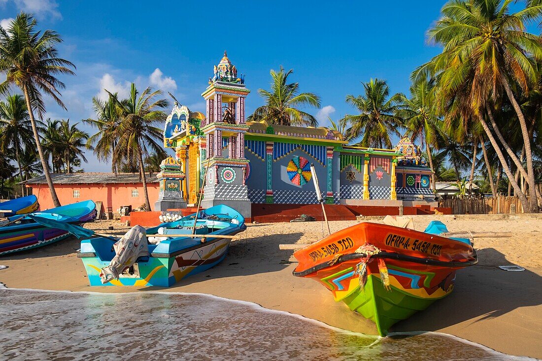 Sri Lanka, Eastern province, Trincomalee (or Trinquemalay), Hindu temple on Uppuveli beach