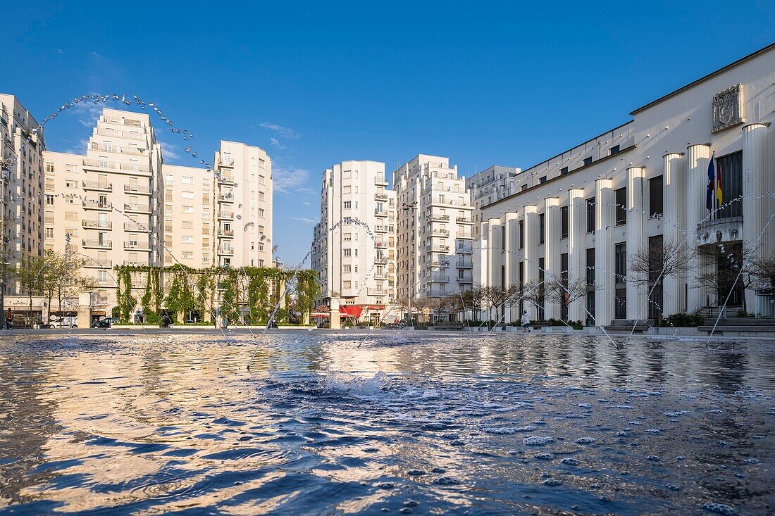 Frankreich, Rhone, Villeurbanne, architektonischer Komplex eines zwischen 1927 und 1934 errichteten Wolkenkratzers, Lazare-Goujon-Platz, das Rathaus