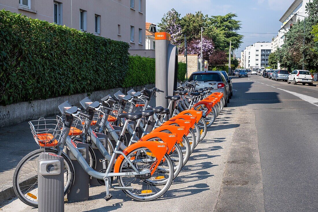 Frankreich, Rhône, Villeurbanne, Bezirk Chateau Gaillard, Straße Louis Fort, Velo'v ist ein Selbstbedienungsfahrradsystem, das in der Metropole Lyon eingerichtet wurde