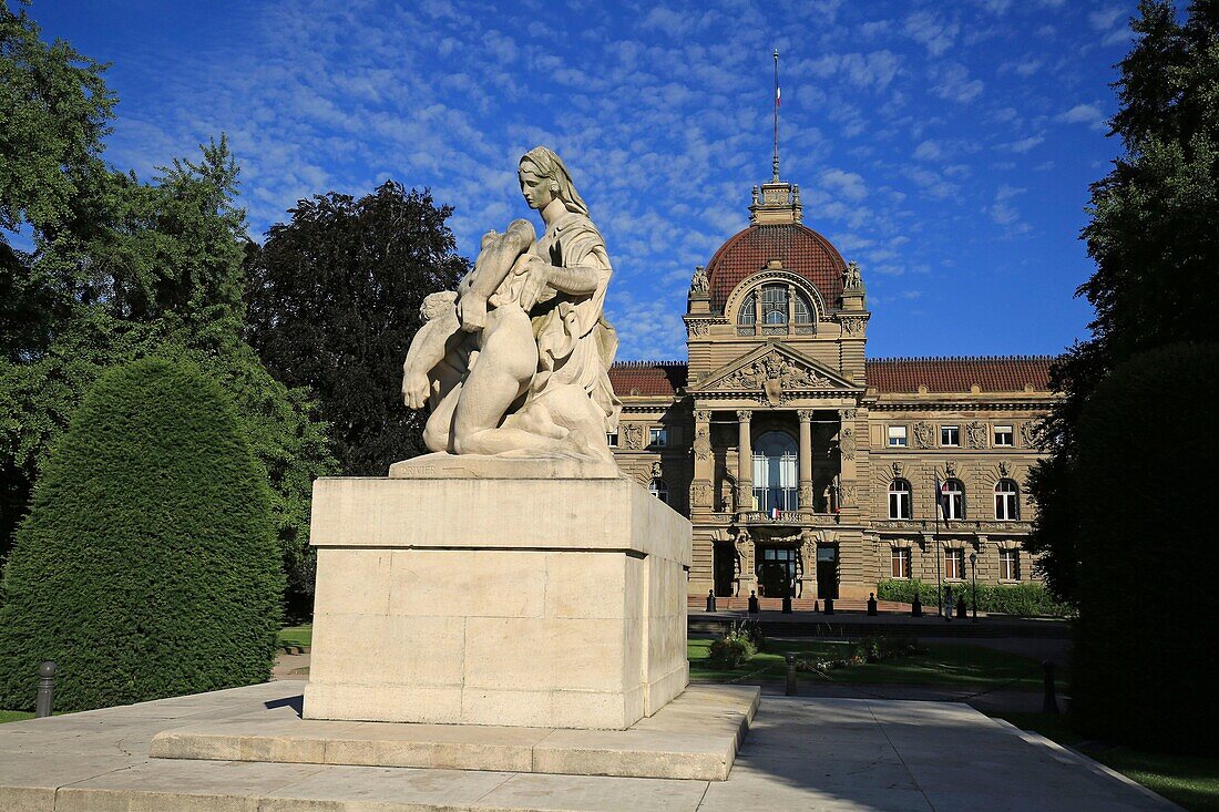 France, Bas Rhin, Strasbourg, Neustadt district dating from the German period listed as World Heritage by UNESCO, Place de la Republique, the Palais du Rhin (former Kaiserpalast) and the war memorial, a mother holds his two dying sons, one looks at France, the other at Germany