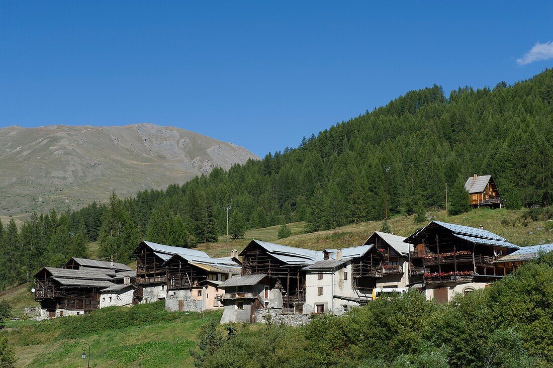 Frankreich, Hautes Alpes, Queyras-Massiv, Saint Veran, der Weiler Chalp und der Kamm des Batailler (2748m)