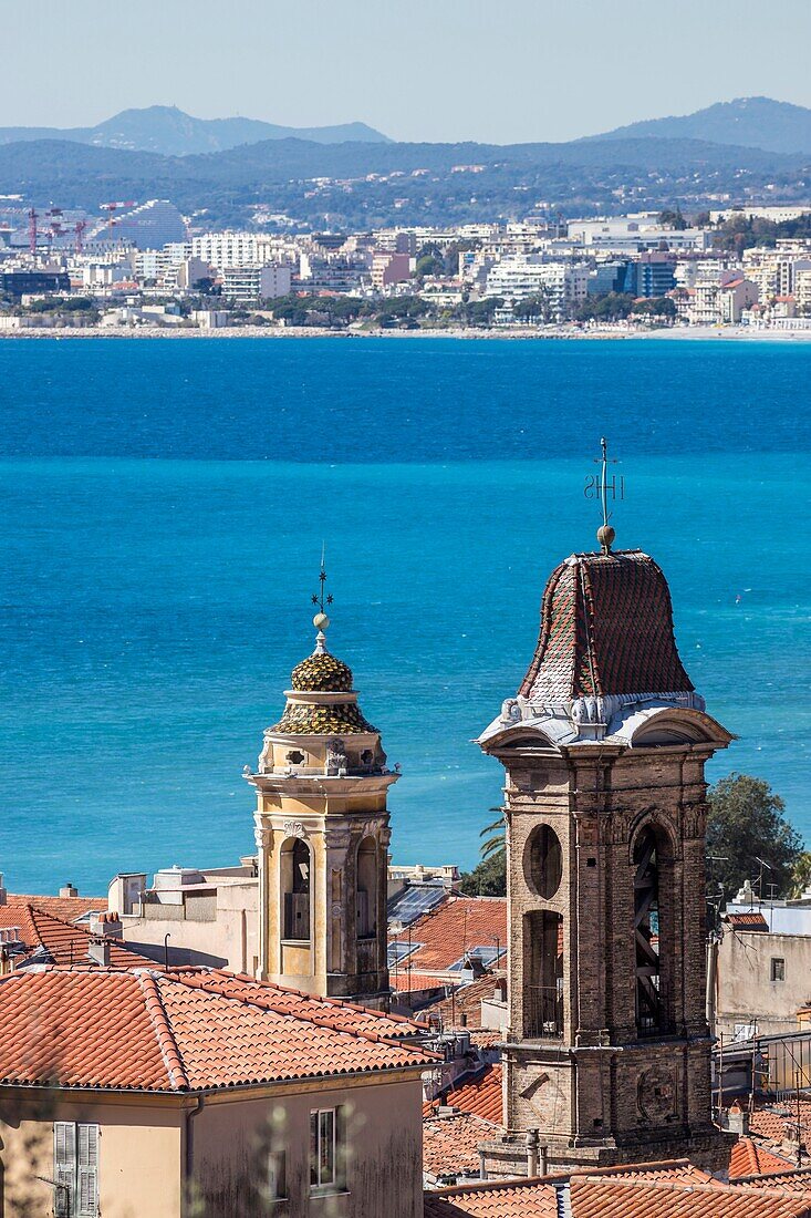 Frankreich, Alpes Maritimes, Nizza, von der UNESCO zum Weltkulturerbe erklärt, Stadtteil Alt-Nizza, Kirchturm der Kirche Saint-Jacques-Major von Nizza und der Kirche Sainte-Rita oder Kirche der Verkündigung