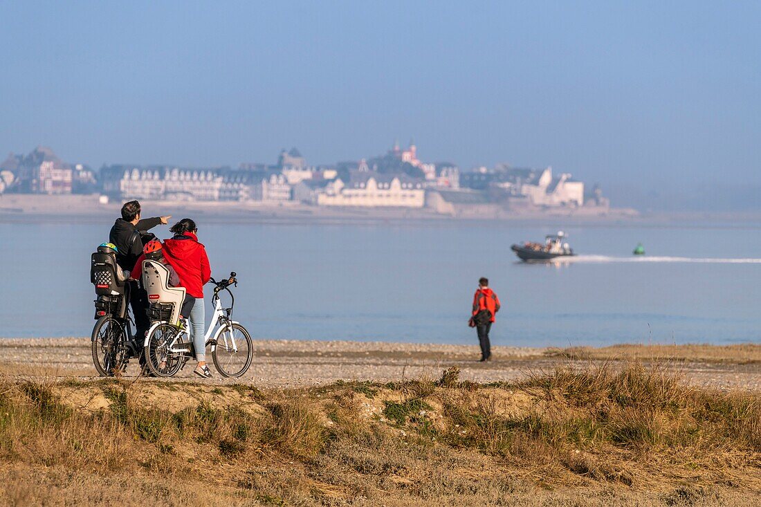 Frankreich, Somme, Baie de Somme, Le Hourdel, Familienradtour am Hourdel, gegenüber von Le Crotoy