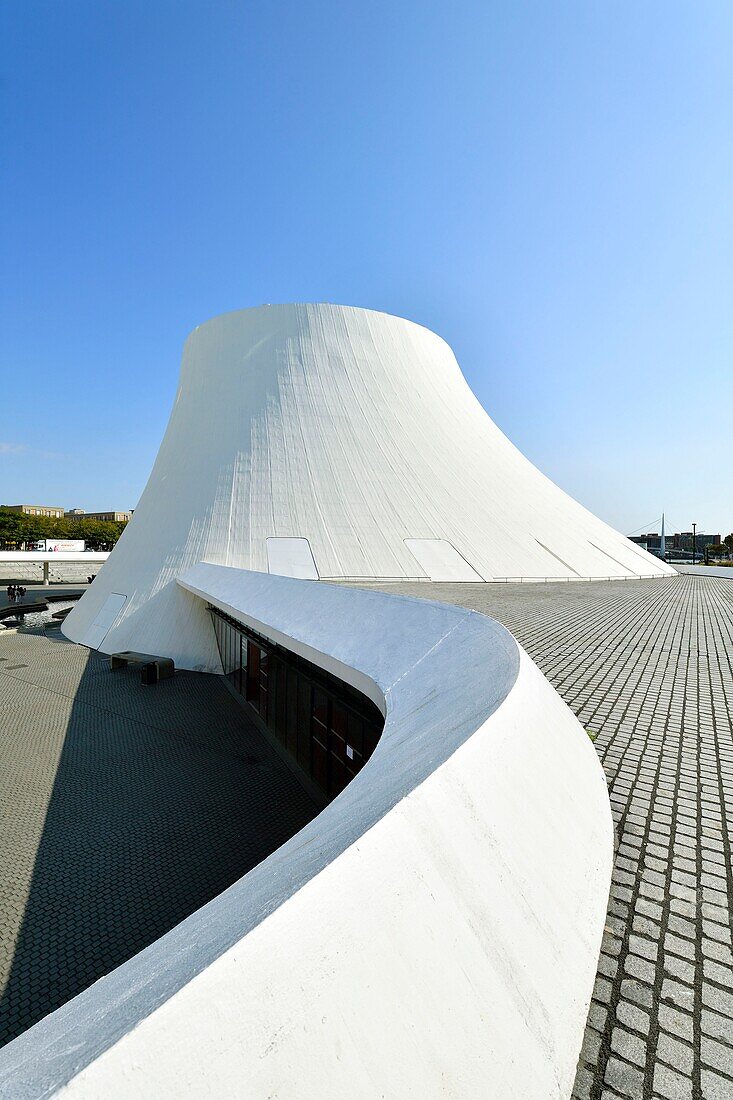 Frankreich, Seine Maritime, Le Havre, von Auguste Perret wiederaufgebaute Stadt, von der UNESCO zum Weltkulturerbe erklärt, Raum Niemeyer, Le Volcan (Der Vulkan) des Architekten Oscar Niemeyer, das erste in Frankreich gebaute Kulturzentrum