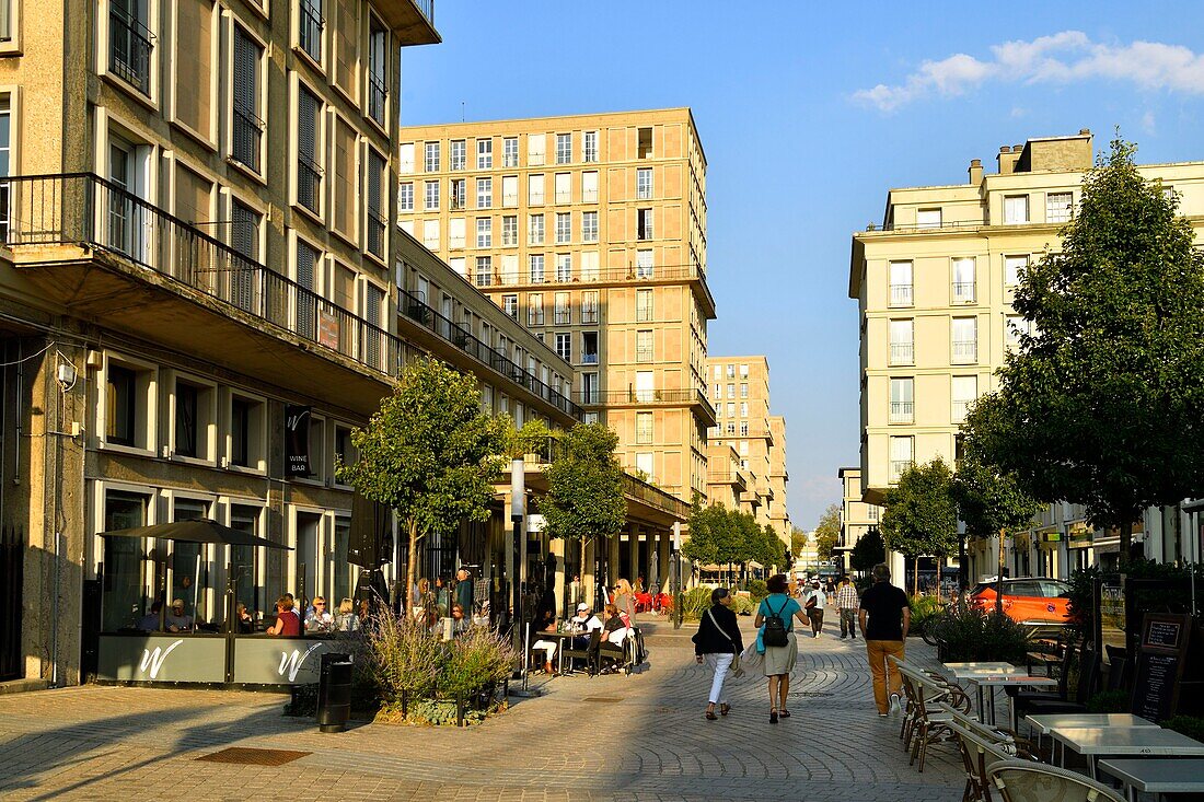 Frankreich, Seine Maritime, Le Havre, von Auguste Perret wiederaufgebaute Stadt, von der UNESCO zum Weltkulturerbe erklärt, Rue Victor Hugo