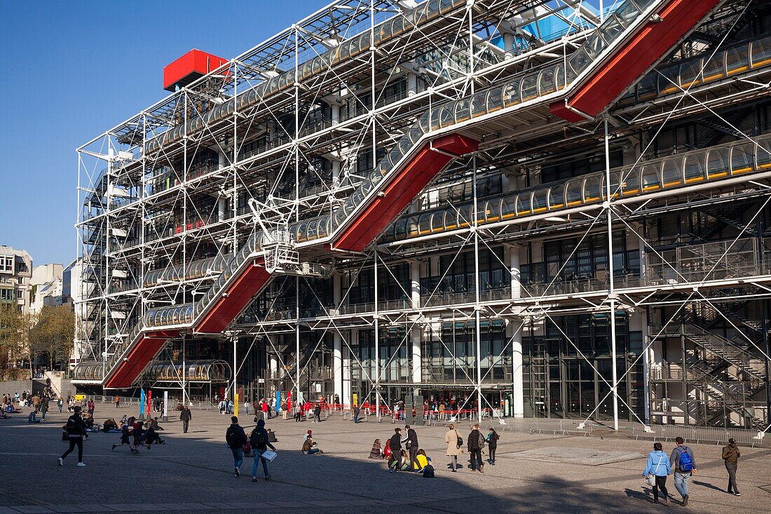 France, Paris, Les Halles district, Pompidou Center or Beaubourg, architects Renzo Piano, Richard Rogers and Gianfranco Franchini