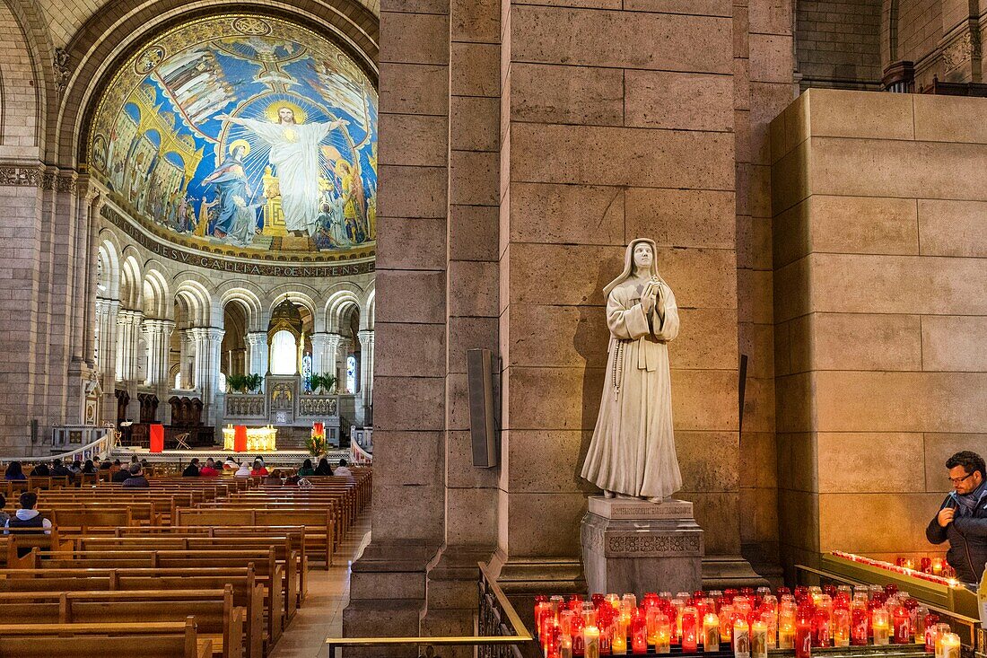 France, Paris, Montmartre hill, Sacre Coeur Basilica