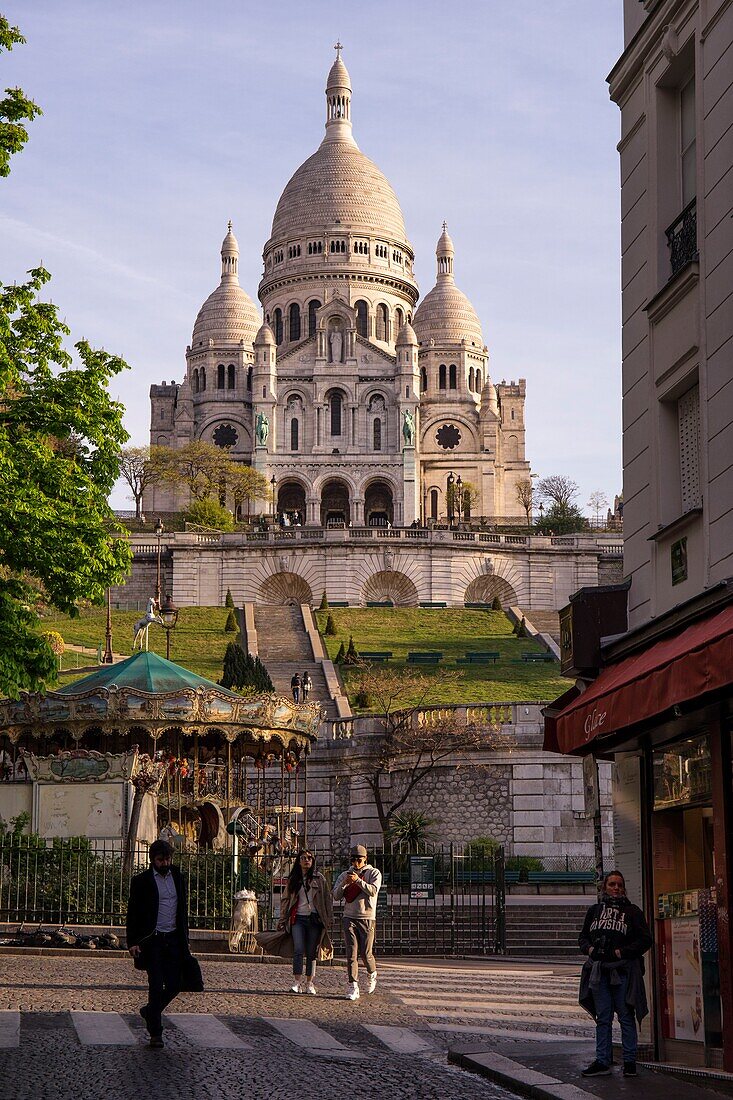 France, Paris, Montmartre hill, Sacre Coeur Basilica