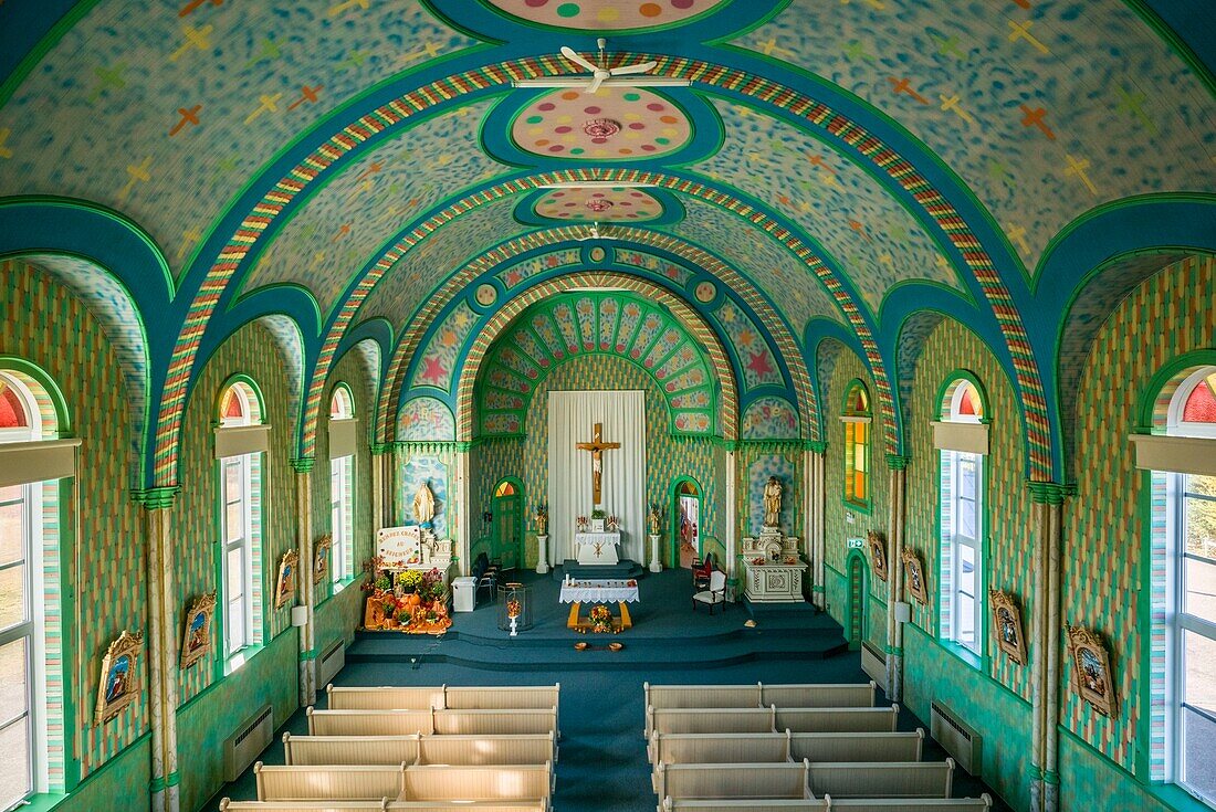 Kanada, New Brunswick, Akadische Halbinsel, Sainte-Cecile, Eglise Petite-Riviere-de-l'ile, Die Süßigkeitenkirche, innen