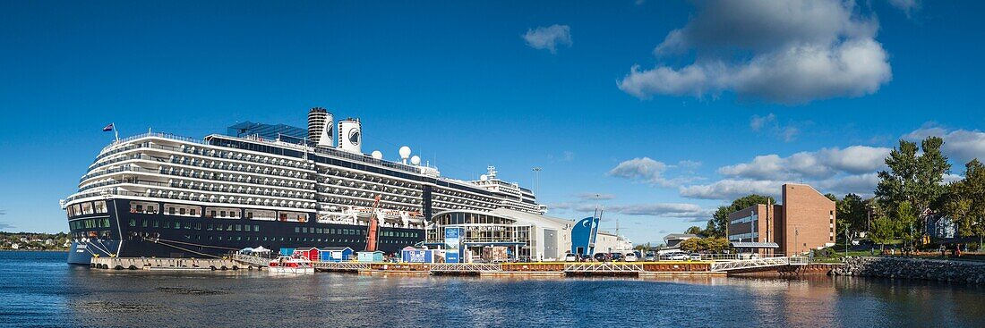 Kanada, Neuschottland, Sydney, Kreuzfahrthafen-Terminal mit Kreuzfahrtschiff