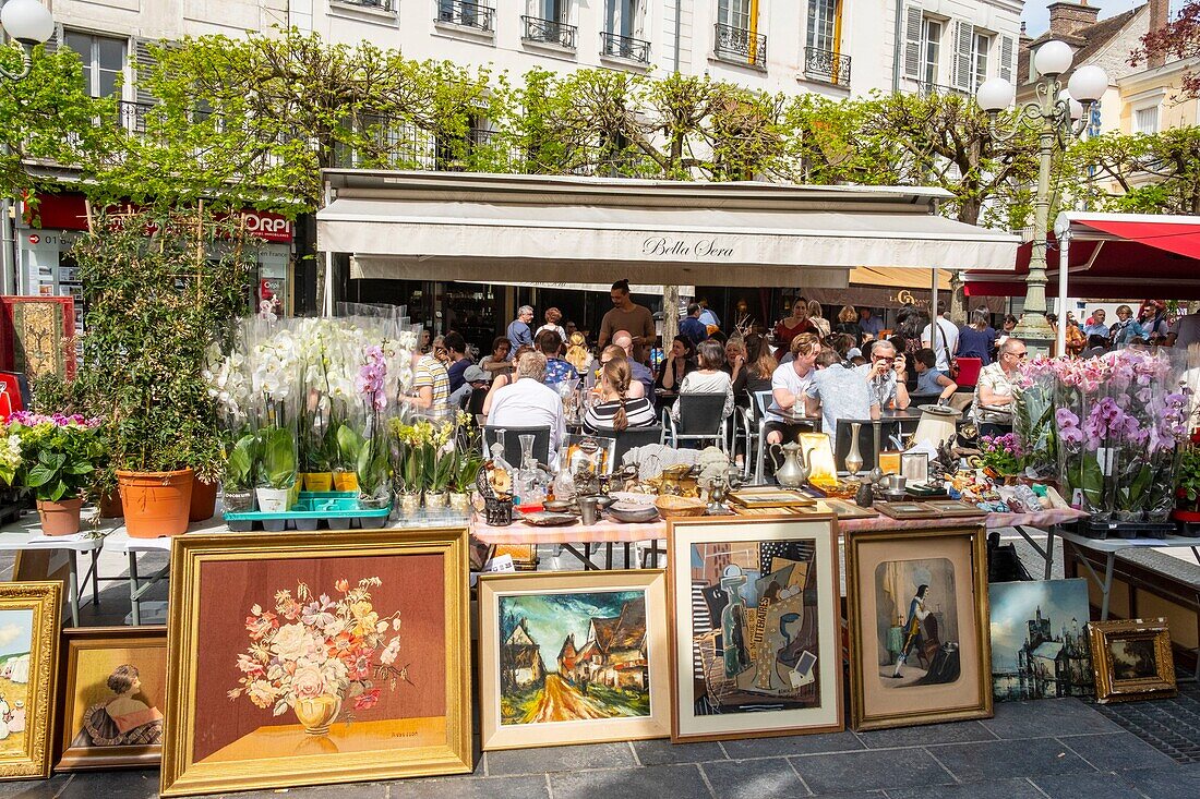 Frankreich, Seine et Marne, Fontainebleau, Flohmarkt im Stadtzentrum