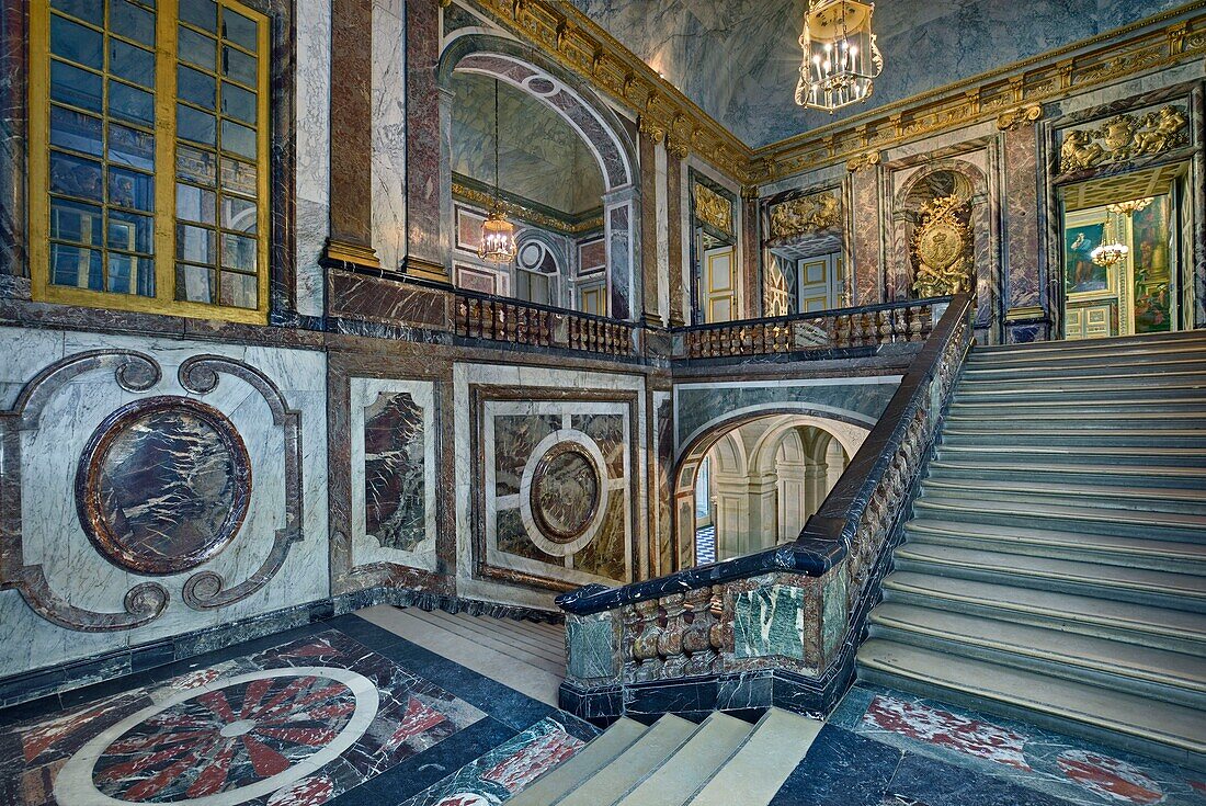 Frankreich, Yvelines, Versailles, Schloss Versailles (UNESCO-Weltkulturerbe), die Treppe der Königin