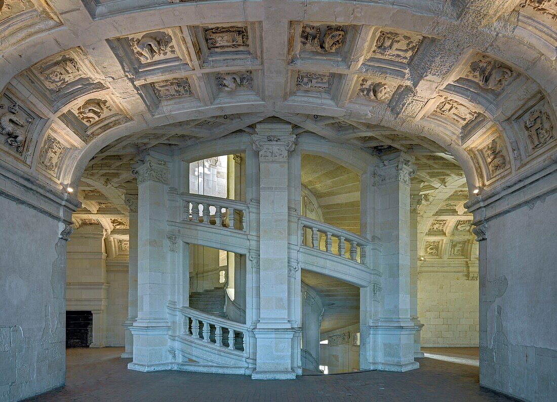 Frankreich, Loir-et-Cher, Loire-Tal, von der UNESCO zum Weltkulturerbe erklärt, Schloss Chambord, die Doppelwendeltreppe