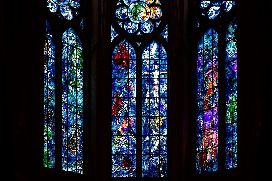 Frankreich, Marne, Reims, Kathedrale Notre Dame, von der UNESCO zum Weltkulturerbe erklärt, Glasmalerei des Achsengewölbes, 1974 von Marc Chagall unter Mitwirkung von Charles Marq realisiert