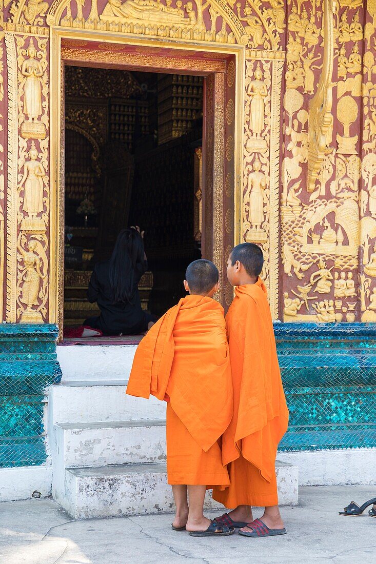 Laos, Luang Prabang, Vat Xieng Thong, monks