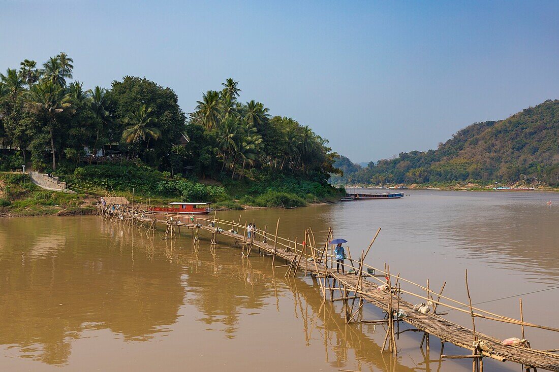 Laos, Luang Prabang, confluence mekong river et Nam Khan river