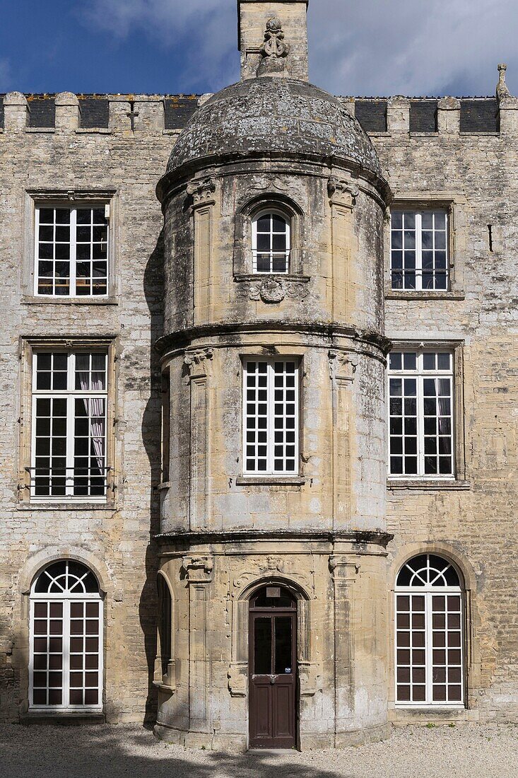 Frankreich, Calvados, Tal des Seullez, Dorf Creully, Schloss Creully, wo die BBC-Übertragung der Schlacht in der Normandie während des Zweiten Weltkriegs gedreht wurde