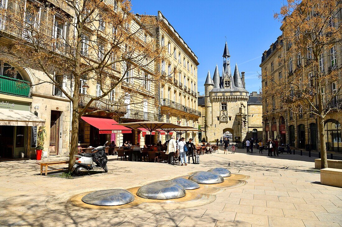 France, Gironde, Bordeaux, district a World Heritage Site by UNESCO, district of Saint Peter, place du Palais, fountain of architect Emmanuelle Lesgourgues and 15th century Gothic Cailhau gate