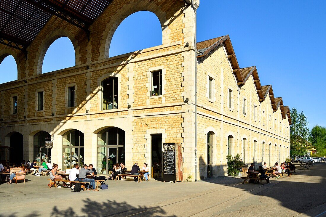 Frankreich, Gironde, Bordeaux, von der UNESCO zum Weltkulturerbe erklärtes Gebiet, Quai des Queyries, DARWIN, 3 Hektar ehemalige Militärbrache der Niel-Kaserne, Restaurant Magasin General