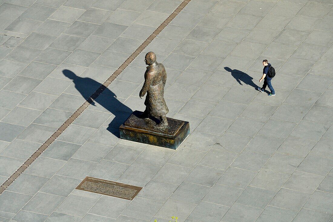 Frankreich, Gironde, Bordeaux, von der UNESCO zum Weltkulturerbe erklärtes Gebiet, Rathausviertel, Platz Pey Berland, Statue von Jacques Chaban-Delmas von Jean Cardot