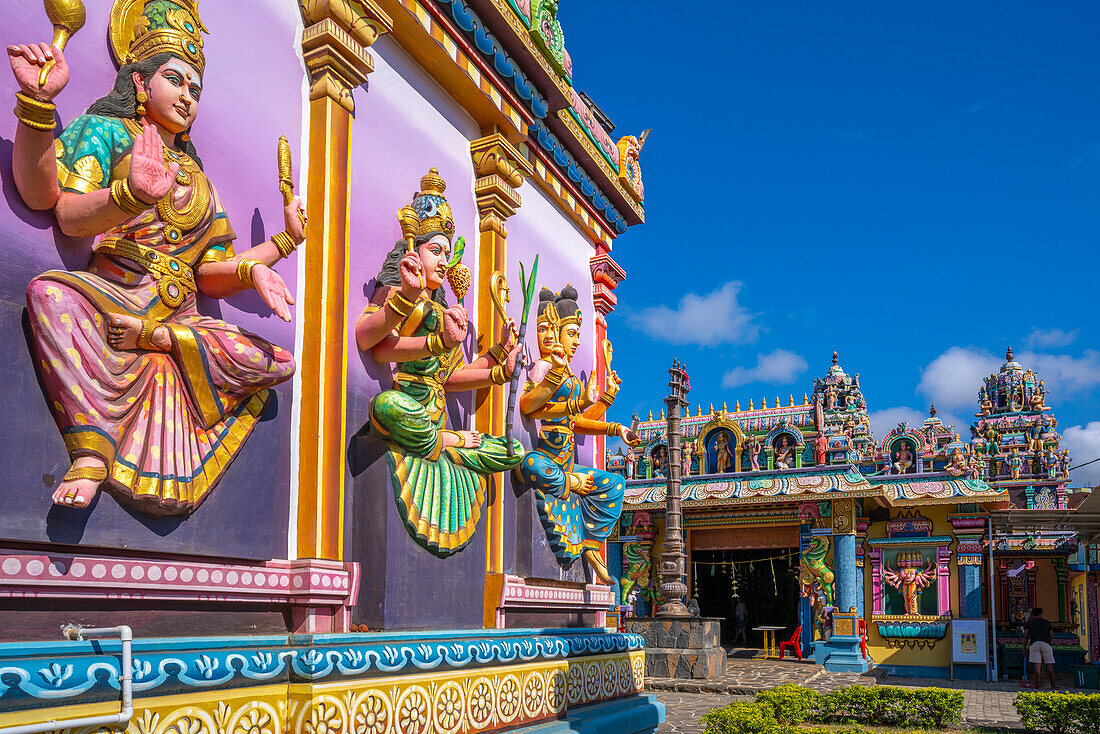 View of Sri Draubadi Ammen Hindu Temple on sunny day, Mauritius, Indian Ocean, Africa