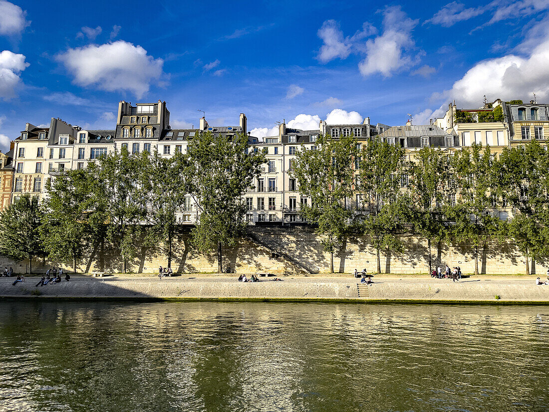 Bank of the River Seine and buildings in Paris, France, Europe