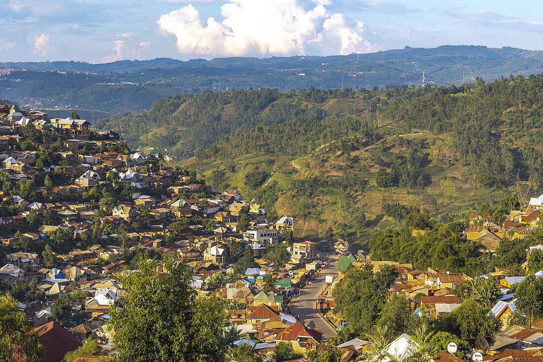 Houses in Bukavu, with Rwanda in the background, Bukavu, Democratic Republic of the Congo (DRC) (Congo), Africa