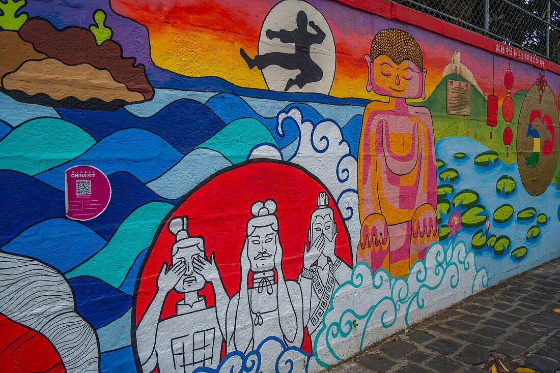 Blick auf Wandkunst in der chinesischen Botschaft, Chinatown, Port Louis, Mauritius, Indischer Ozean, Afrika