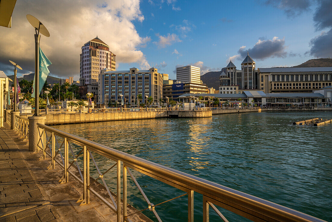 Blick auf die Caudan Waterfront in Port Louis, Port Louis, Mauritius, Indischer Ozean, Afrika