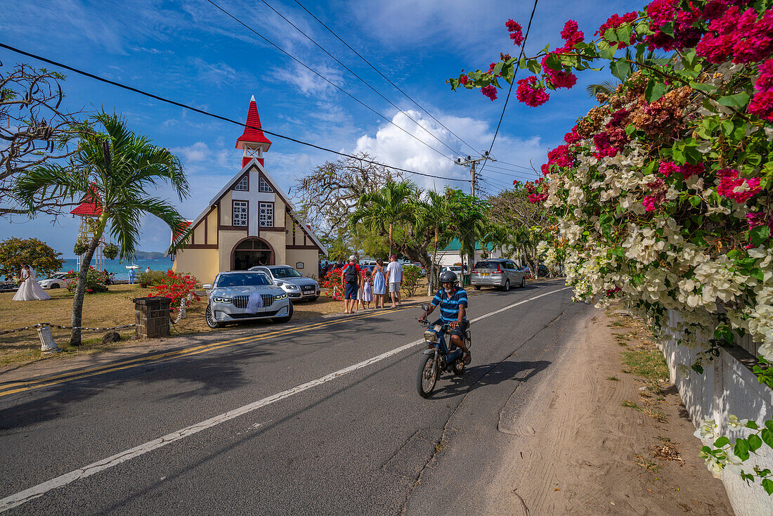 Blick auf Notre-Dame Auxiliatrice de Cap Malheureux, Cap Malheureux, Mauritius, Indischer Ozean, Afrika