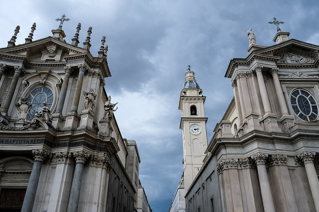 Blick auf die römisch-katholischen Kirchen Santa Cristina und San Carlo im Barockstil mit Blick auf die Piazza San Carlo, Turin, Piemont, Italien, Europa