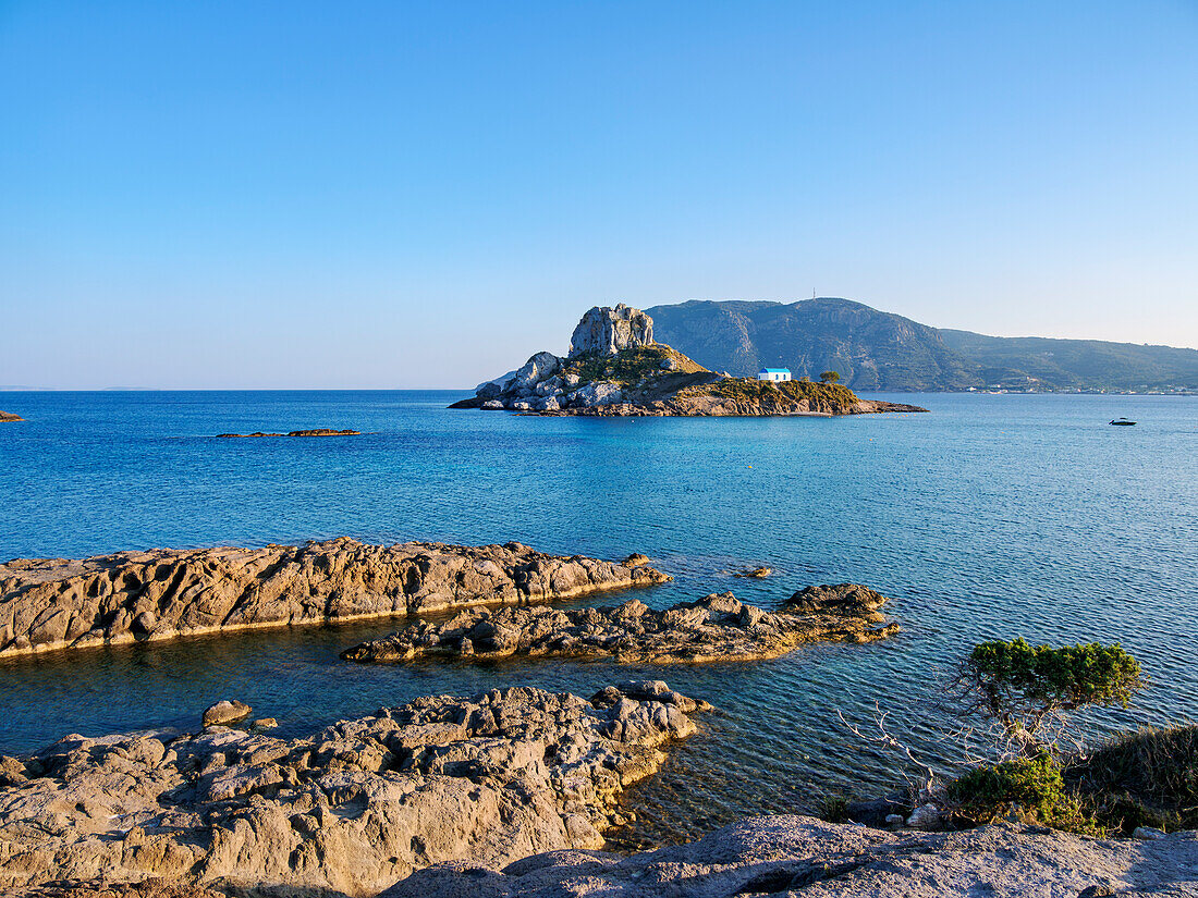 Insel Kastri vom Agios Stefanos Strand aus gesehen, Kamari Bucht, Insel Kos, Dodekanes, Griechische Inseln, Griechenland, Europa