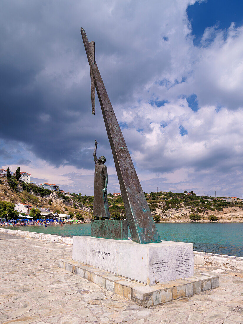 Statue des Pythagoras, Hafen von Pythagoreio, Insel Samos, Nordägäis, Griechische Inseln, Griechenland, Europa