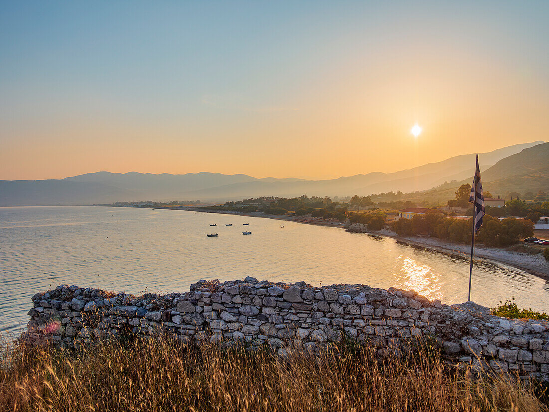 Paralia Pithagorio Strand bei Sonnenuntergang, Pythagoreio, Insel Samos, Nord Ägäis, Griechische Inseln, Griechenland, Europa