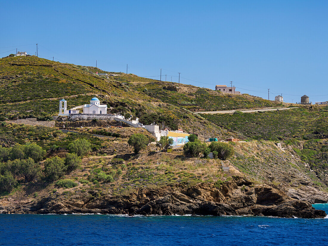 Blick auf die Kirche Agia Triada, Fournoi, Insel Fournoi, Nord-Ägäis, Griechische Inseln, Griechenland, Europa