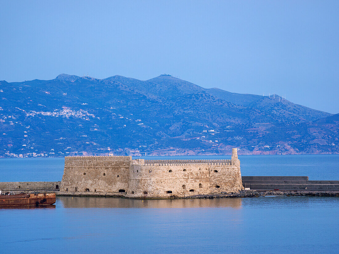 Die Festung von Koules in der Morgendämmerung, Stadt Heraklion, Kreta, Griechische Inseln, Griechenland, Europa