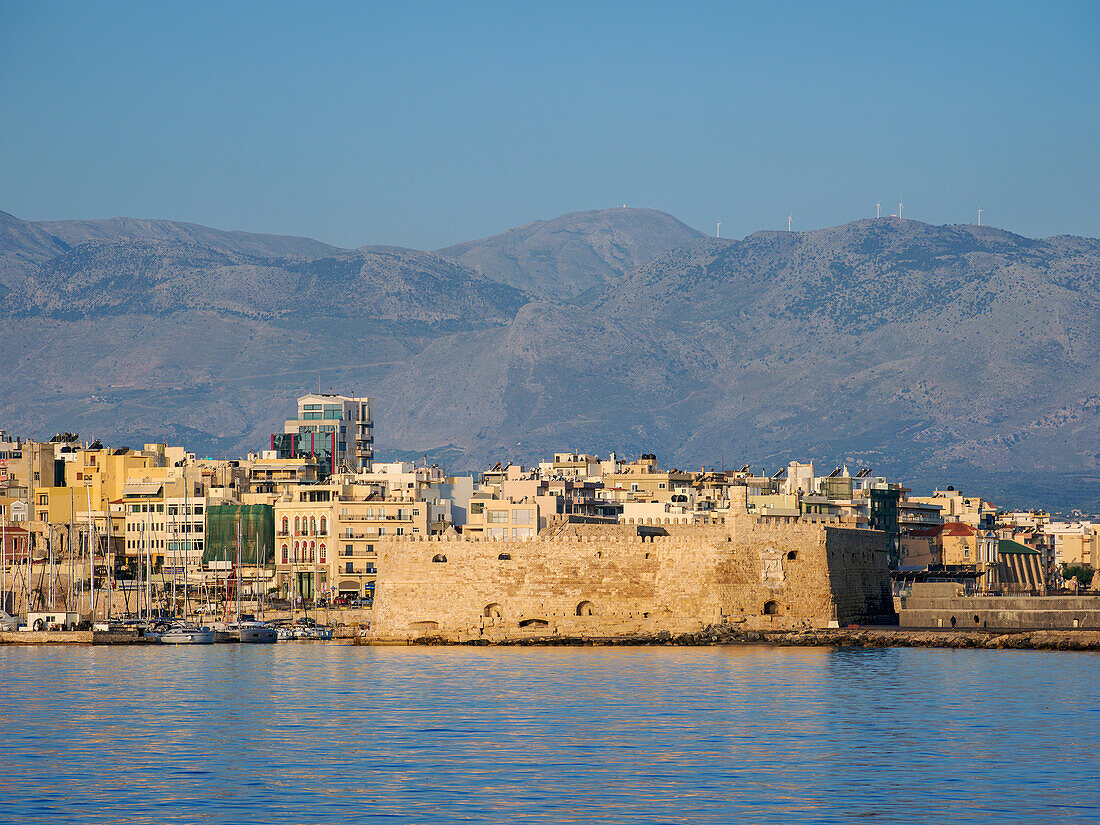 Blick auf die Festung Koules, Stadt Heraklion, Kreta, Griechische Inseln, Griechenland, Europa