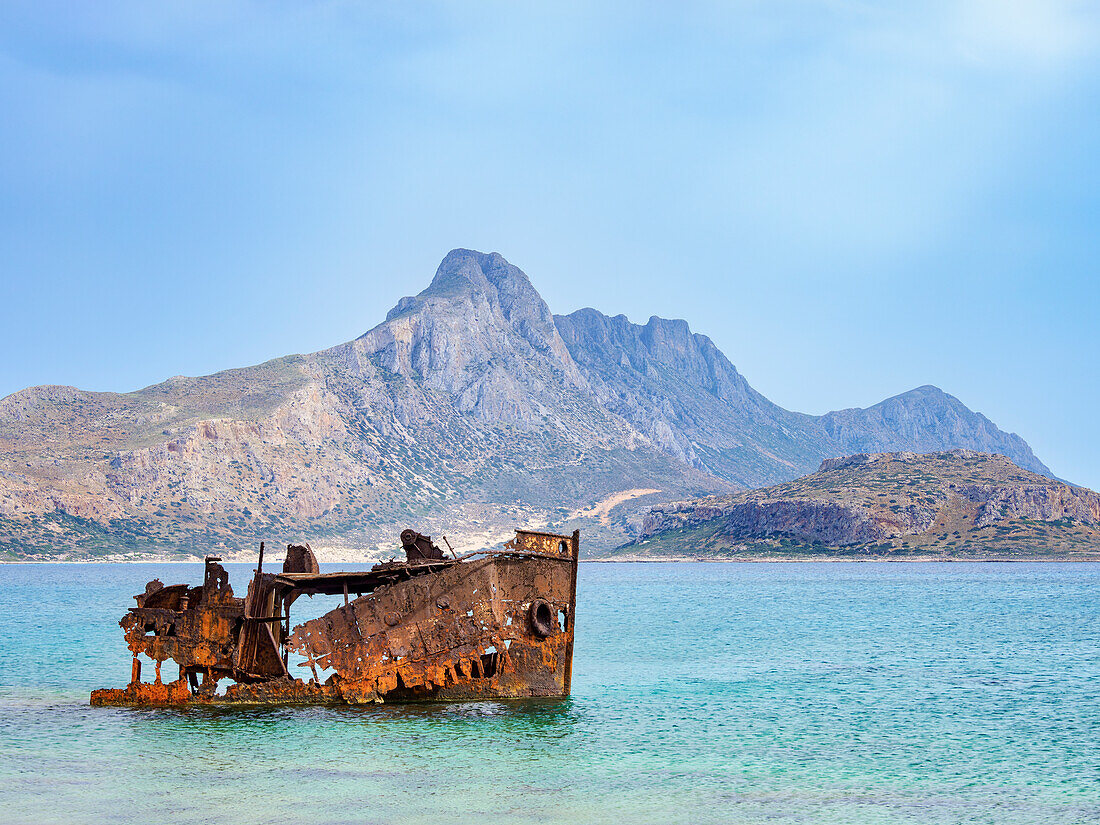 Schiffswrack vor der Küste von Imeri Gramvousa, Region Chania, Kreta, Griechische Inseln, Griechenland, Europa